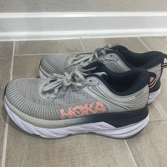 Hoka One One Shoes - Women's Hoka One One Bondi 7 size 7